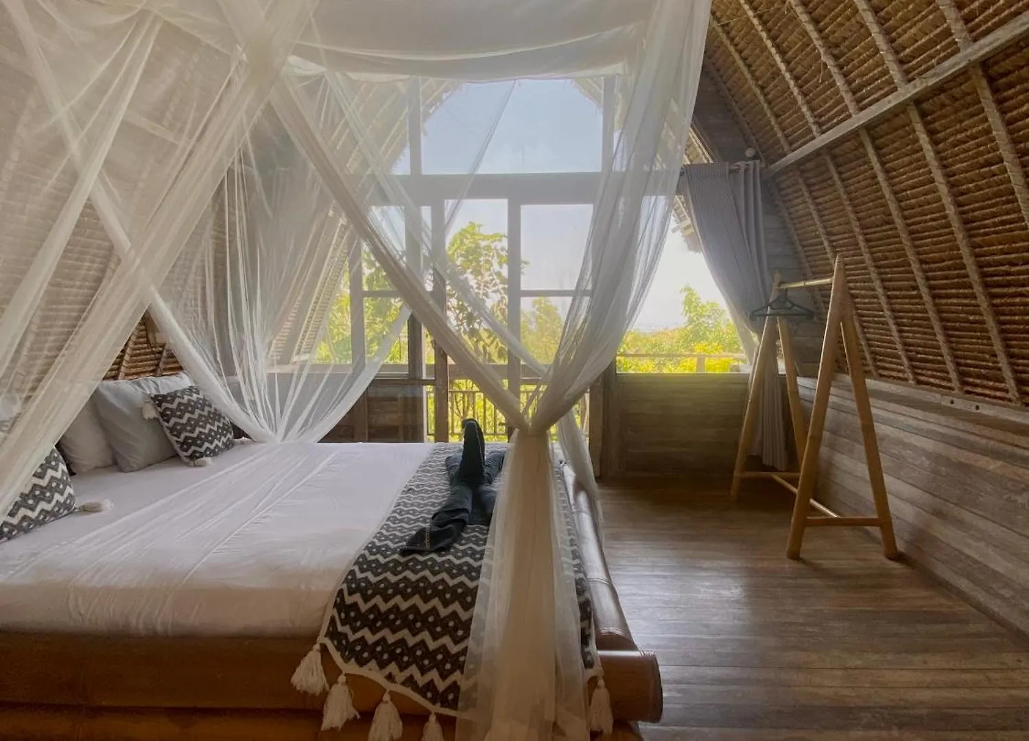 Деревянный коттедж Vertical House Bali Улувату