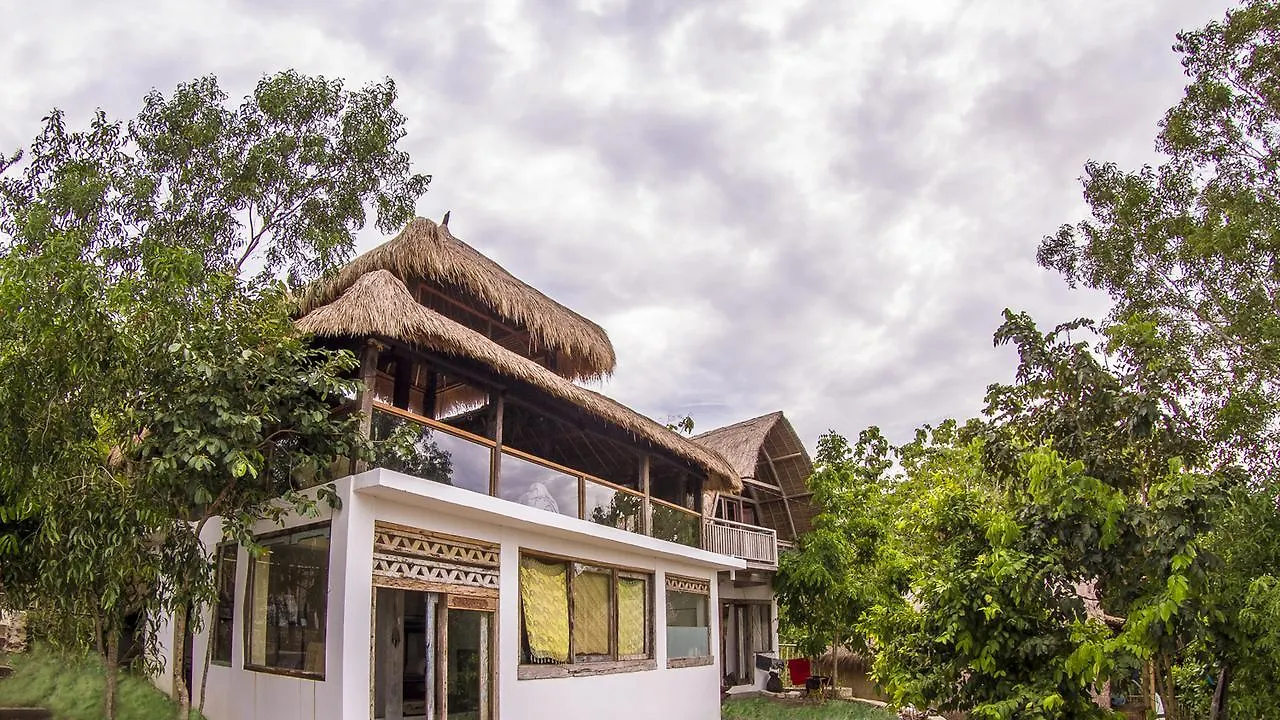 Деревянный коттедж Vertical House Bali Улувату