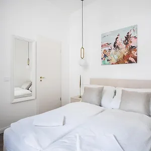 E13 - Grand Boulevard Heritage - Location By Bqa Apartment Budapest